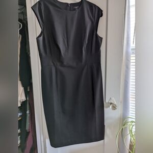 Ann Taylor Black Sleeveless Scoop Neck Sheath Dress
